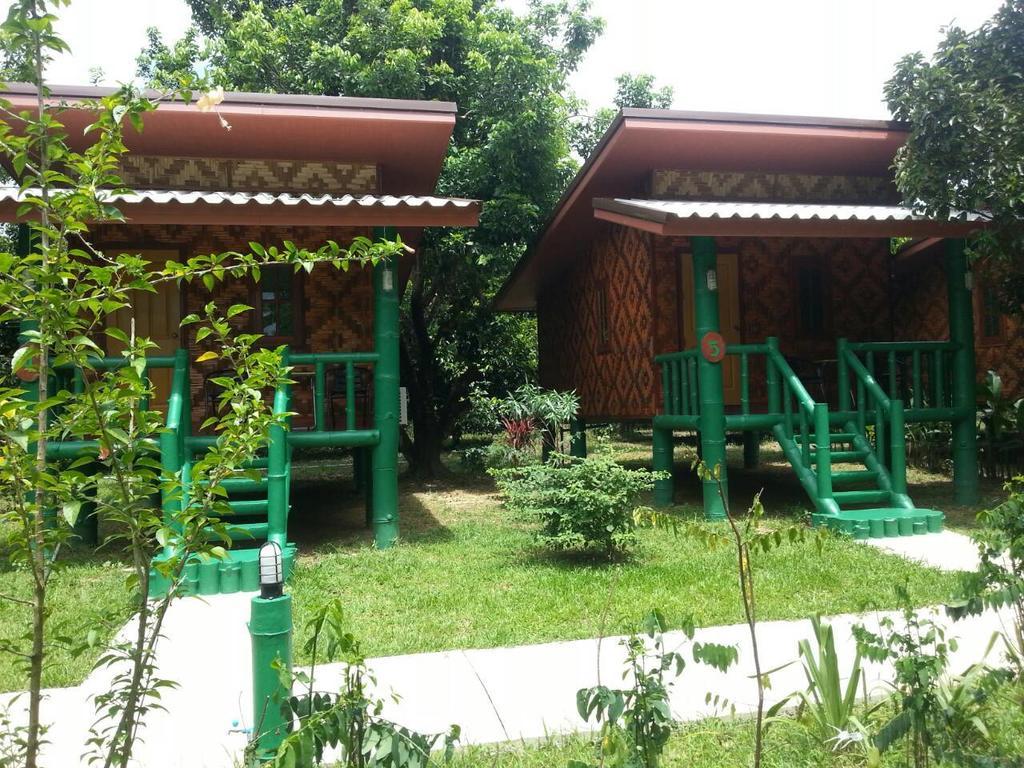 The Royal Bamboo Lodges - Sha Certified Khao Sok National Park Exterior photo